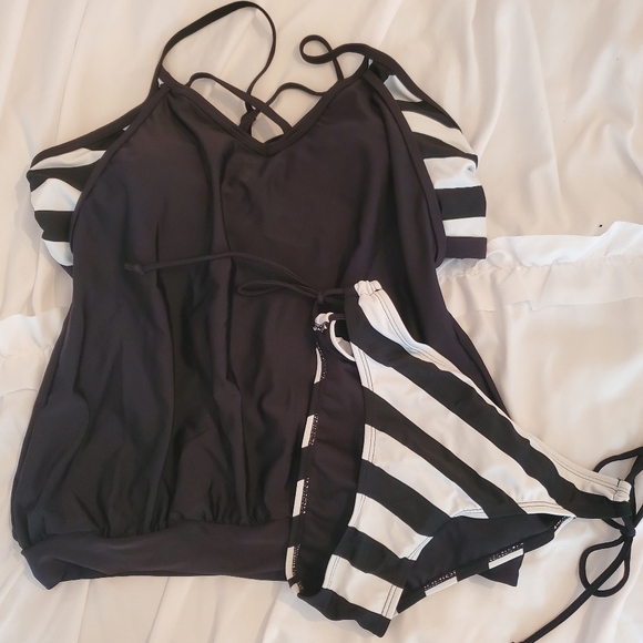 Zesica Black & White Stripe Women's Bathing Suit-S - Picture 5 of 10